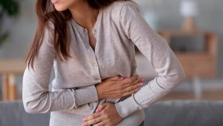 Karında nabız atması normal mi, nasıl geçer? Karında kalp atışı hissi neden olur?