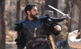 Kudüs Fatihi Selahaddin Eyyubi’nin ekran yolculuğu zirvelerde! Hançeri Selahaddin’e doğrulttu