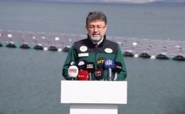 Bakan Yumaklı, Türkiye’nin ilk yüzer güneş enerjisi santralini inceledi
