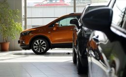 İkinci el çevrim içi oto pazarında satışlar geriledi