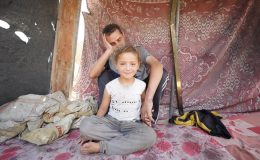 Katil İsrail’in bir ay esir tuttuğu Bedir Dahlan’ın eşi: Beni ve kızını tanımıyor gibi