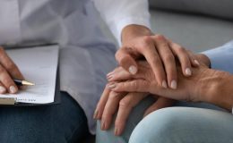 Dizi sahnelerine aldanmayın! Yanlış terapi intihara sürükleyebilir