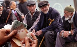 Emekli ek zam farkı ne zaman hesaplara yatacak? 12 bin 500 TL hesaplara yattı mı?