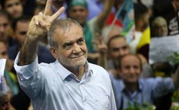 Kararsız seçmen sandığa giderse Pezeşkiyan kazanır