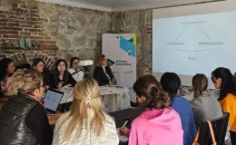 Türk Telekom, deprem bölgesindeki kadınları dijital dünyaya hazırlıyor