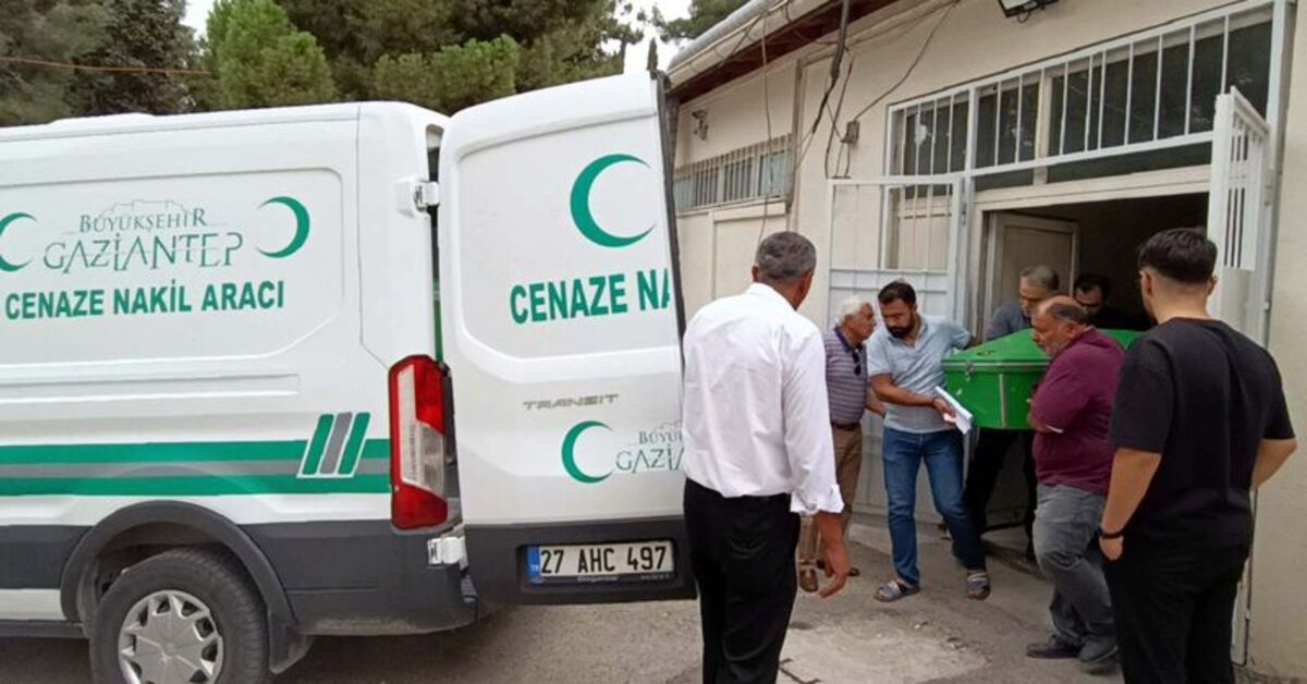 Anız yakarken alevlerin arasında kalan çiftçi öldü